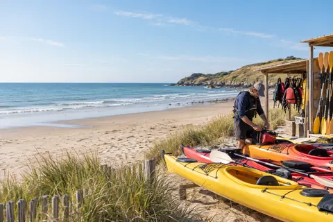 Base de kayaks imaginaire sur le littoral normand